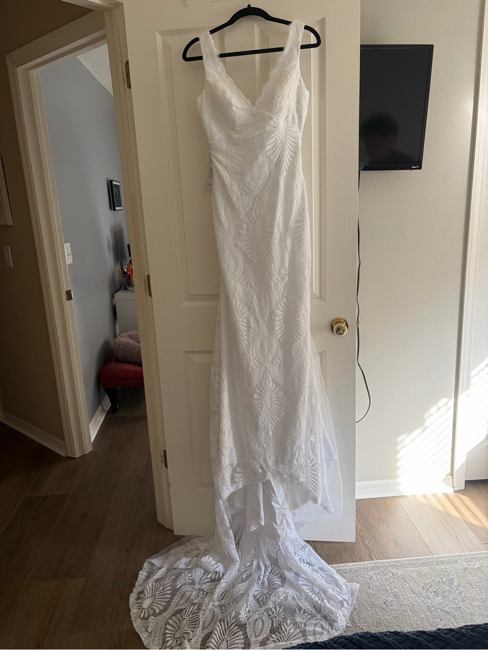 Elegant White Lace Bridal Gown with Train